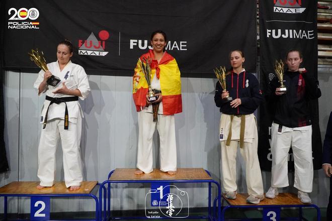 Imagen de Begonia Pacheco en el podio de su último campeonato