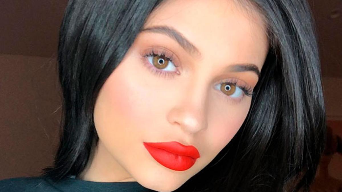 Kylie Jenner lanza sus primeras barras de labios en Kylie Cosmetics