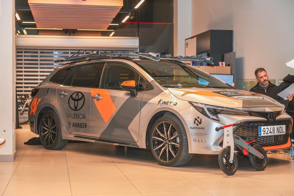 Coche oficial del equipo ciclista femenino Toyota Valencia - SAV.