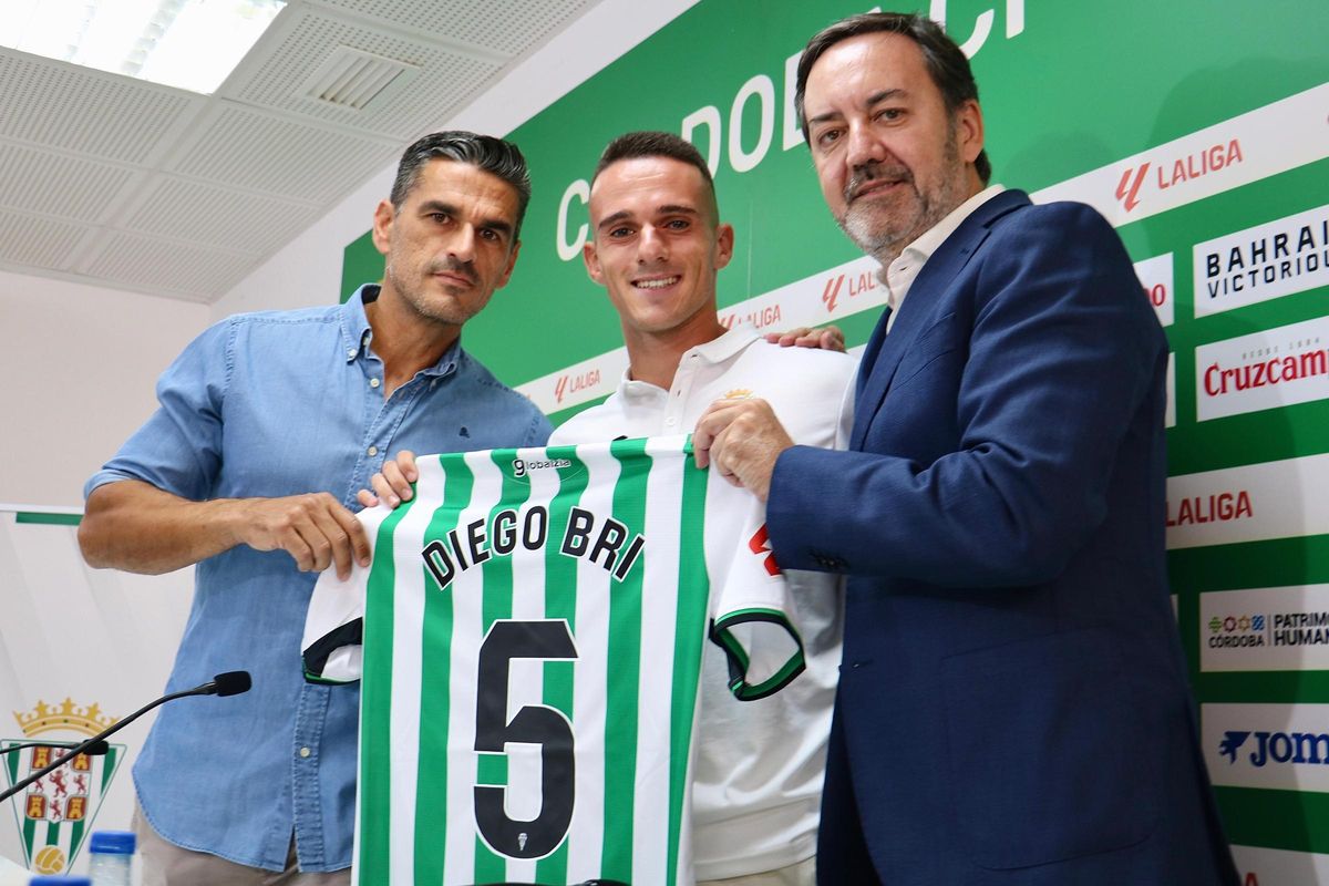 Diego Bri, en el centro, junto a Fernández Monterrubio y Juanito Gutiérrez.