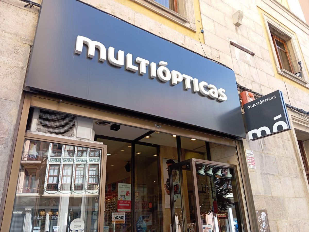 Fachada de Multiópticas, en Zamora.