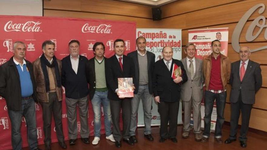 Por la izquierda, José Rodríguez, Pepe Acebal, José Antonio Vallina, Iván Iglesias, Arturo Palacios, Joaquín, Juan León Quirós, Agustín Antuña, Pablo Nanclares y José Ramón Gutiérrez.