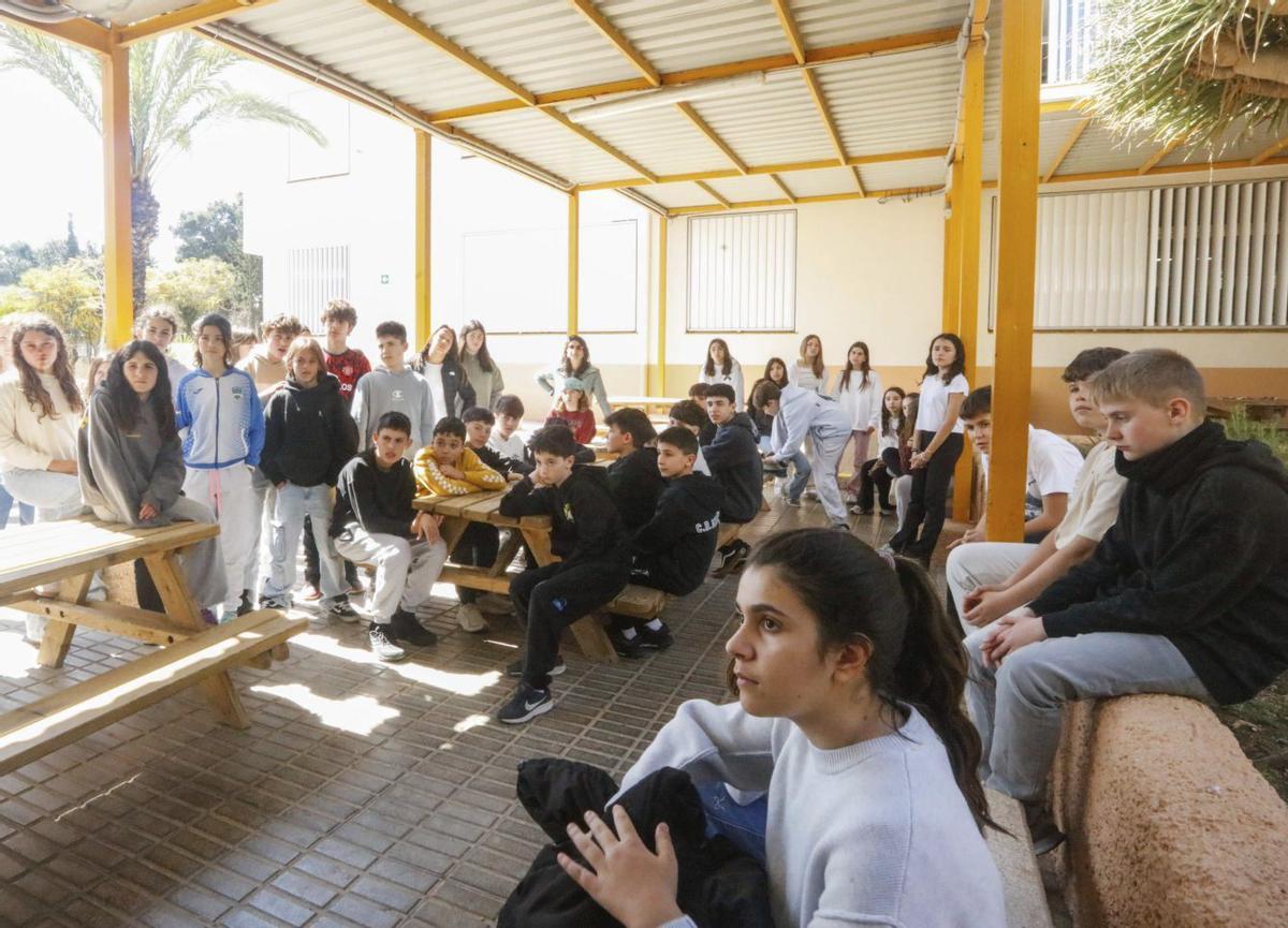 De Menorca a Ibiza, i a l’inversa, per la llengua
