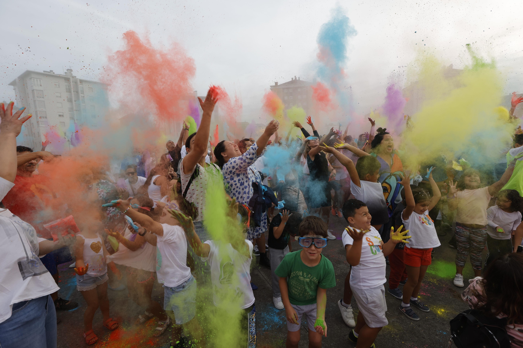 EN IMÁGENES: Así fue la "Holi party" de San Mateo en La Corredoria