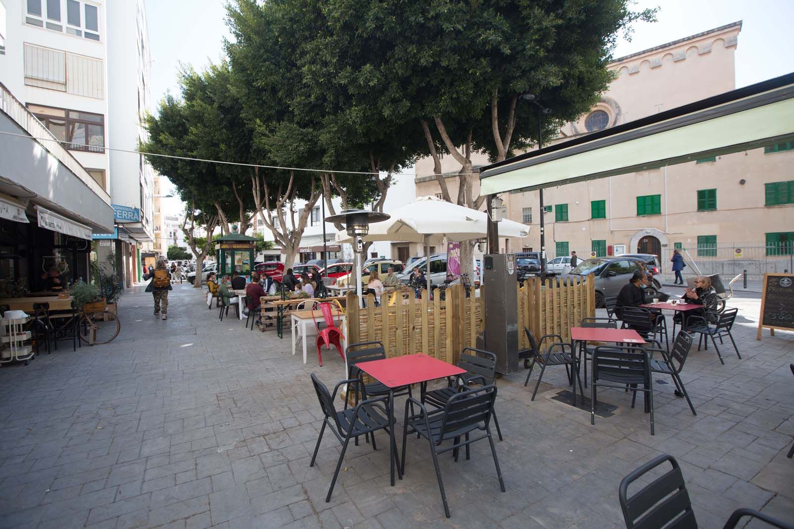 Las terrazas devuelven «la alegría» a Ibiza