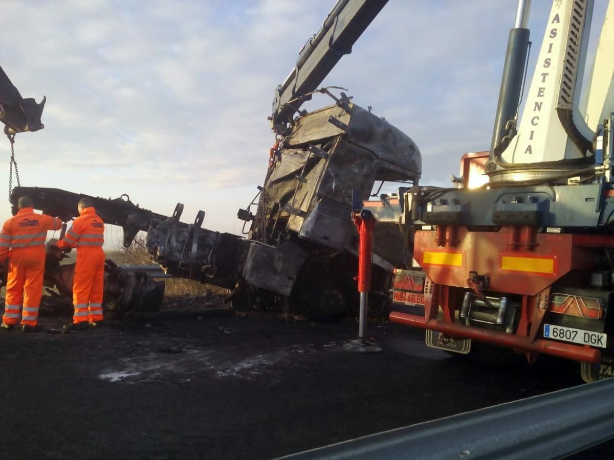 Accidente entre dos camiones en la A-2