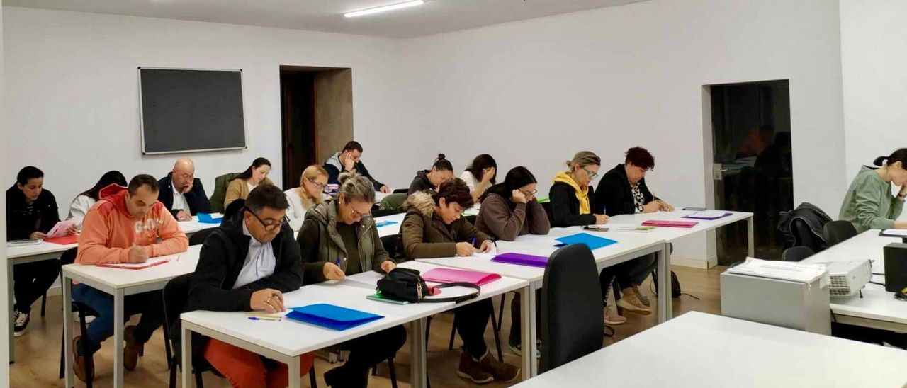 Hosteleros participantes en el curso de inglés que se celebra en Vista Real.