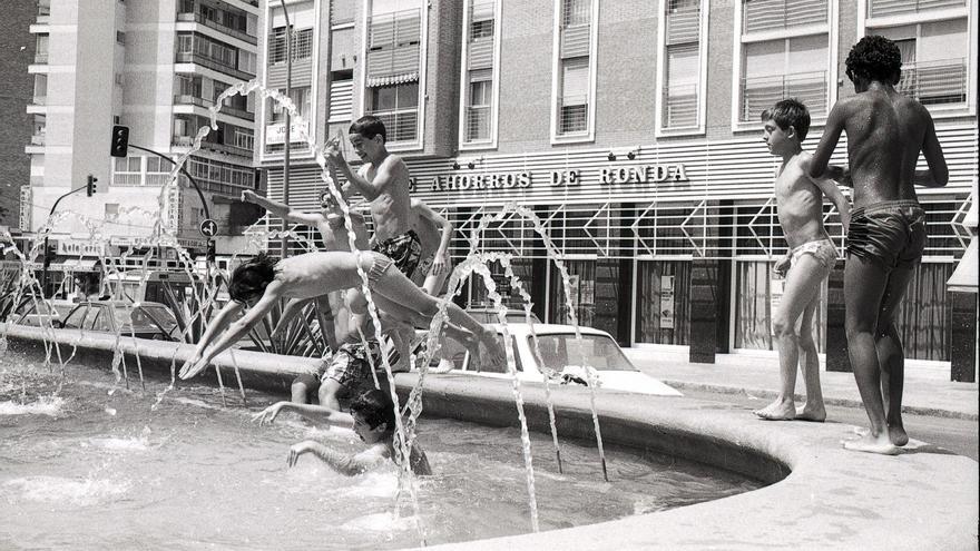 Repaso fotográfico de José Antonio Berrocal a El Perchel de mitad de los 80