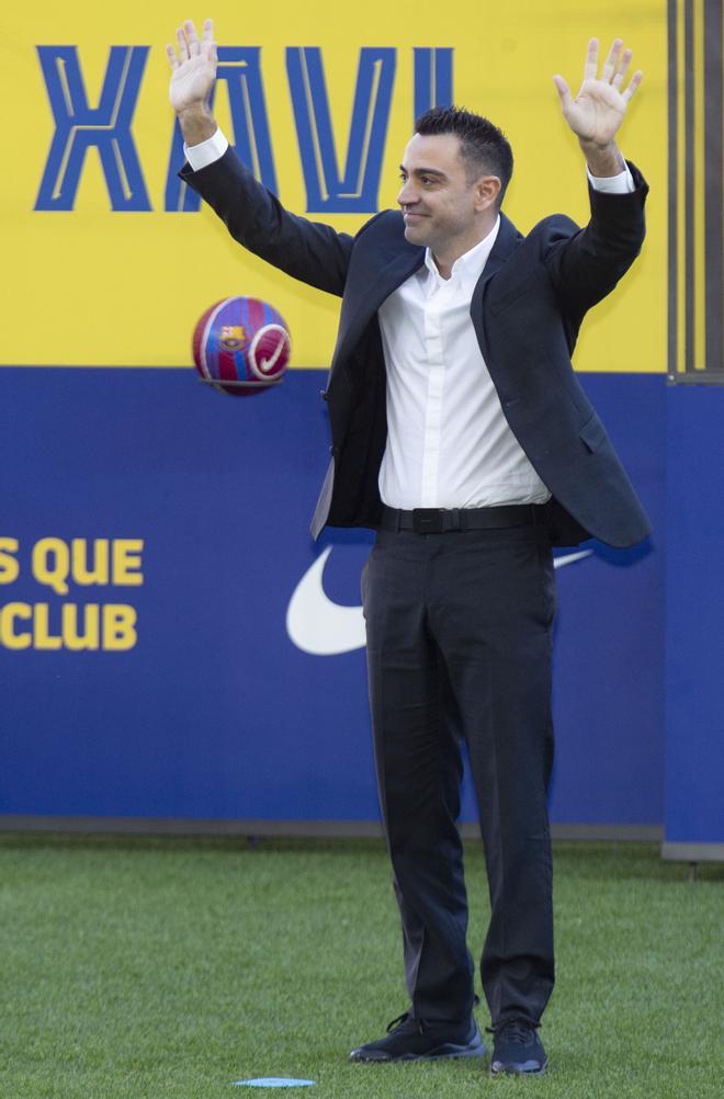 La presentación de Xavi Hernández, en imágenes