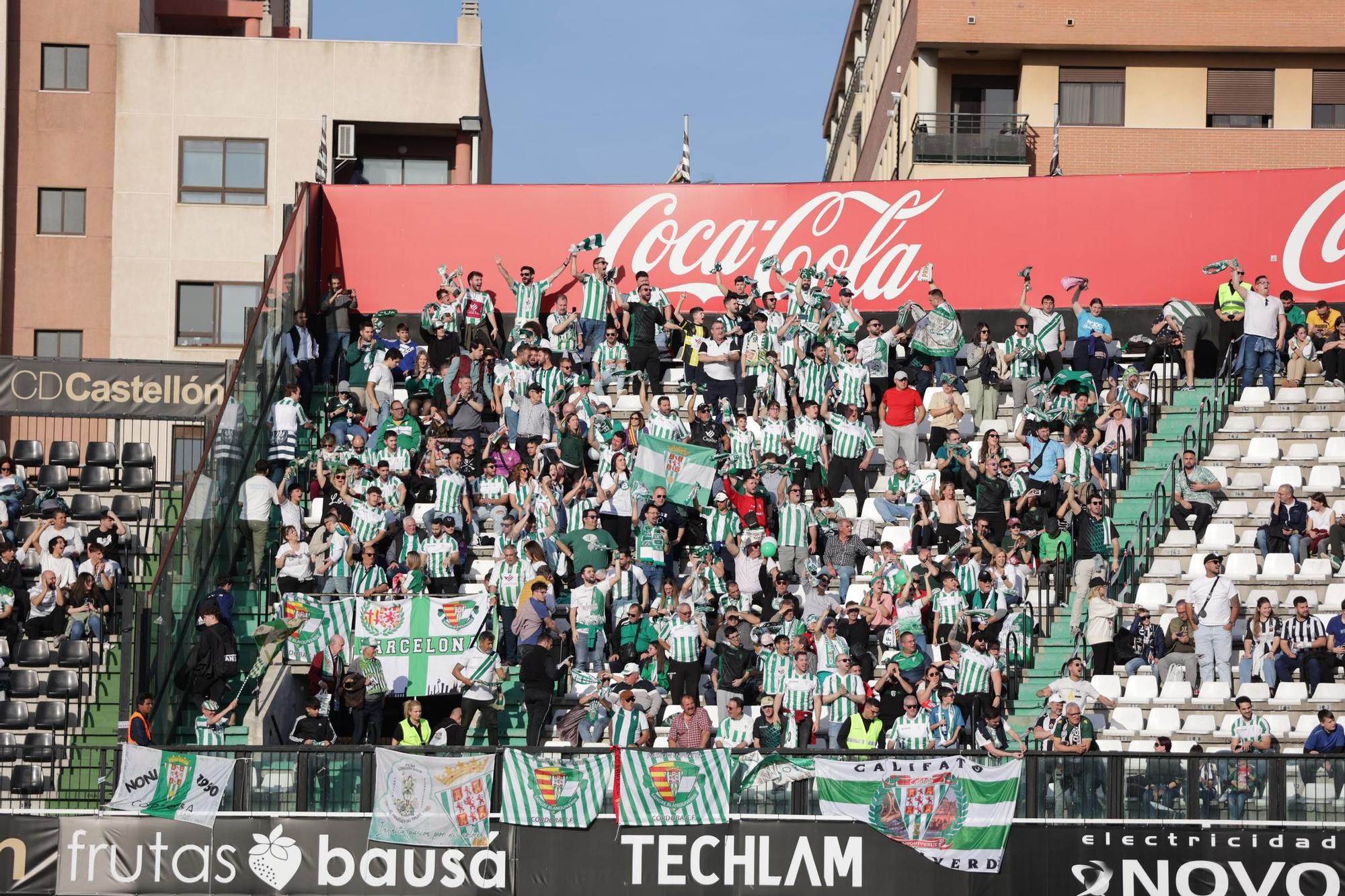 Castellón-Córdoba CF: las imágenes de la afición blanquiverde en Castalia