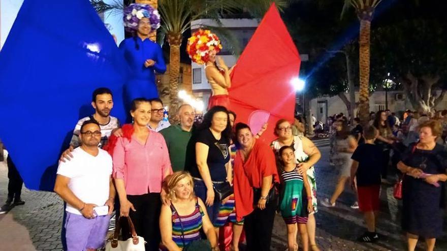 Dolores celebra la &quot;Fiesta del Orgullo LGTBI 2017&quot; con un gran desfile multicolor