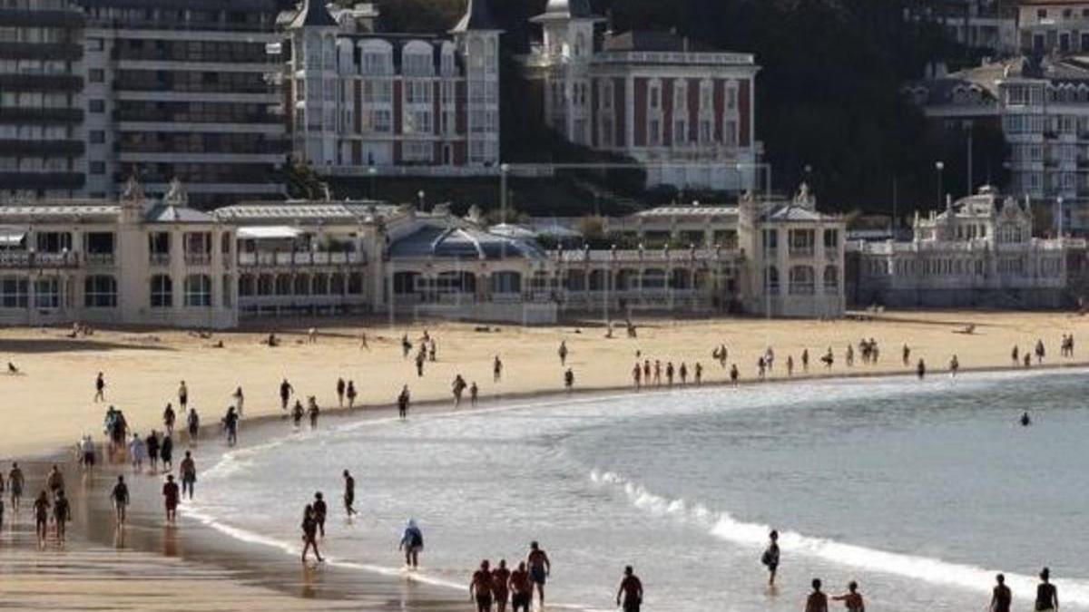 Tres detenidos por la presunta violación a una menor en una playa de San Sebastián