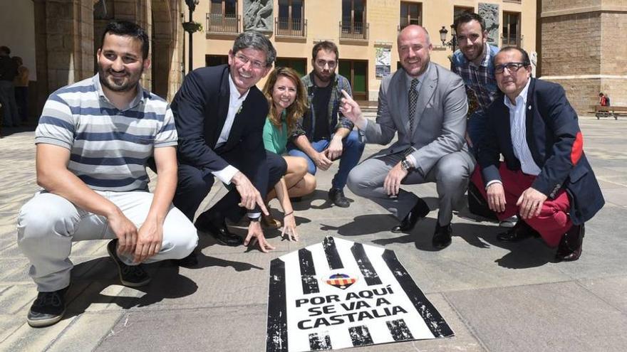 El Castellón tiñe la ciudad de albinegro de camino a 2ª B