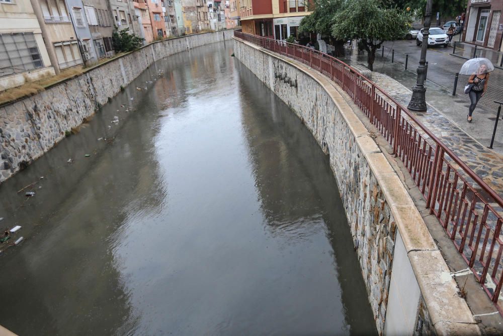 La CHS investiga la aparición de espuma en superficie a lo largo del cauce del Segura en toda la comarca, tras las lluvias que se han registrado en los últimos días.