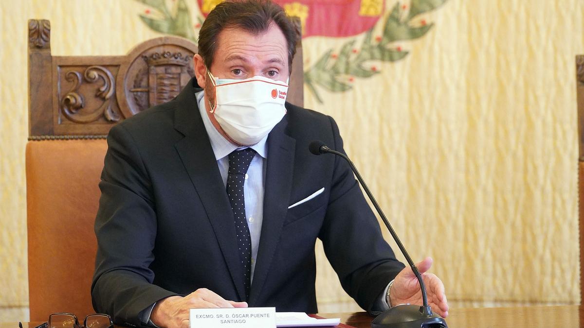 Óscar Puente, durante una rueda de prensa en el Ayuntamiento de Valladolid.