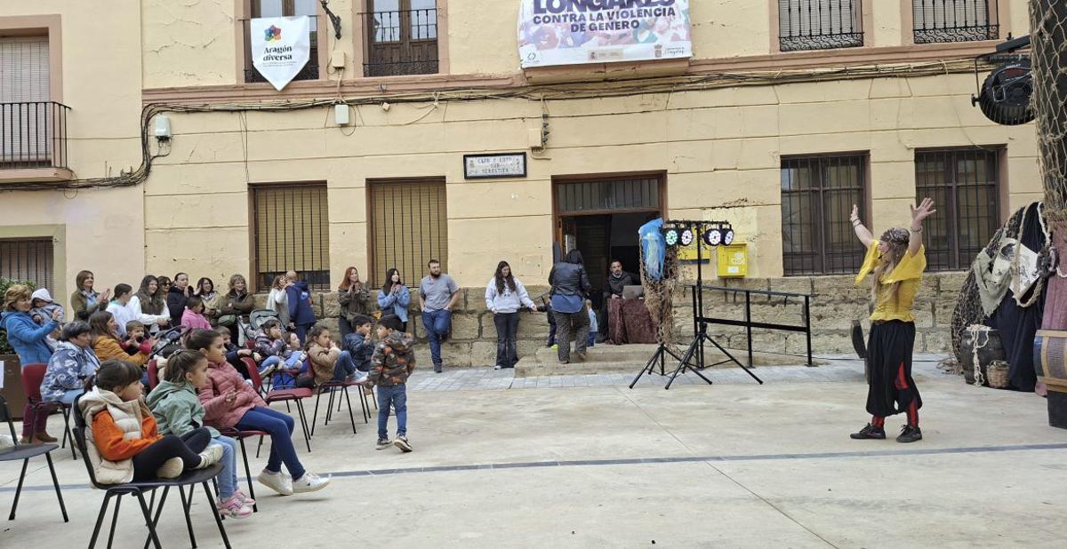 Niños y adultos asistieron a un espectáculo infantil de circo y teatro. | SERVICIO ESPECIAL