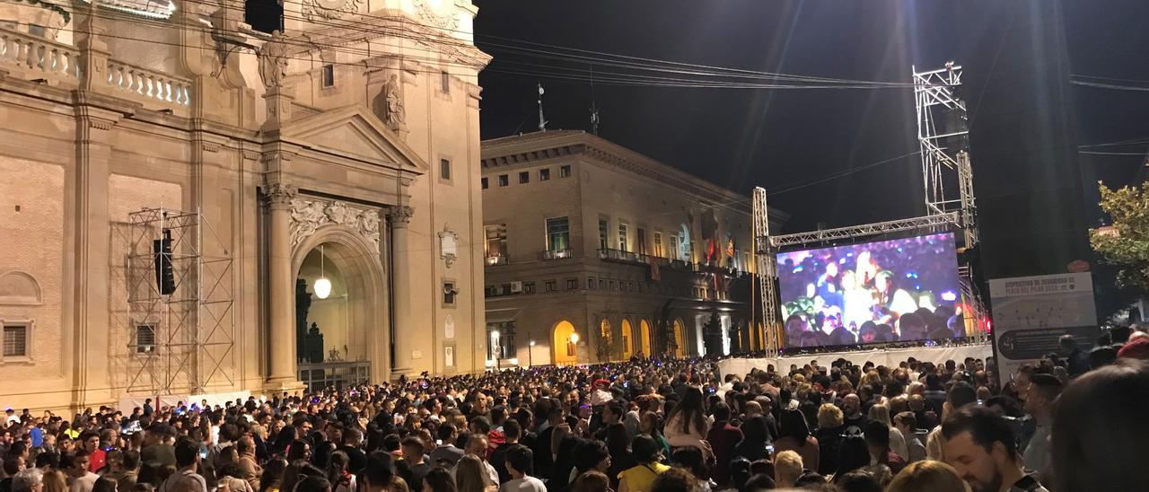 Multitudinario concierto en la plaza del Pilar en las fiestas