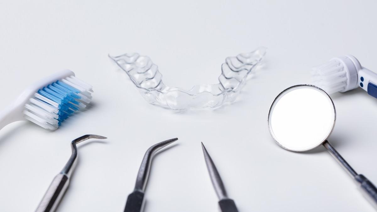 Consejos de los especialistas para que la ortodoncia invisible esté en perfecto estado durante el verano.