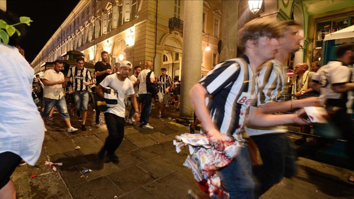 La alarma por la explosión de un petardo provocó una estampida en la plaza de San Carlo