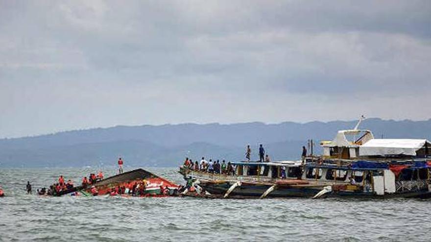 Al menos 36 muertos en el naufragio de un ferri en Filipinas
