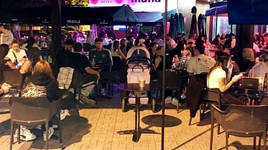Desmantelan un bingo en un bar en plena calle de Málaga con &quot;premios increíbles&quot; y 100 personas jugando