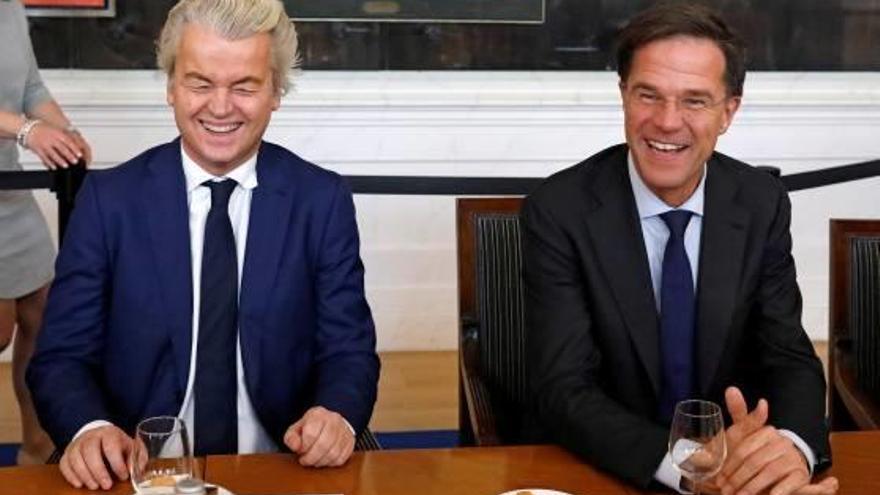 La UE es mostra alleujada per la victòria de Mark Rutte a les eleccions holandeses