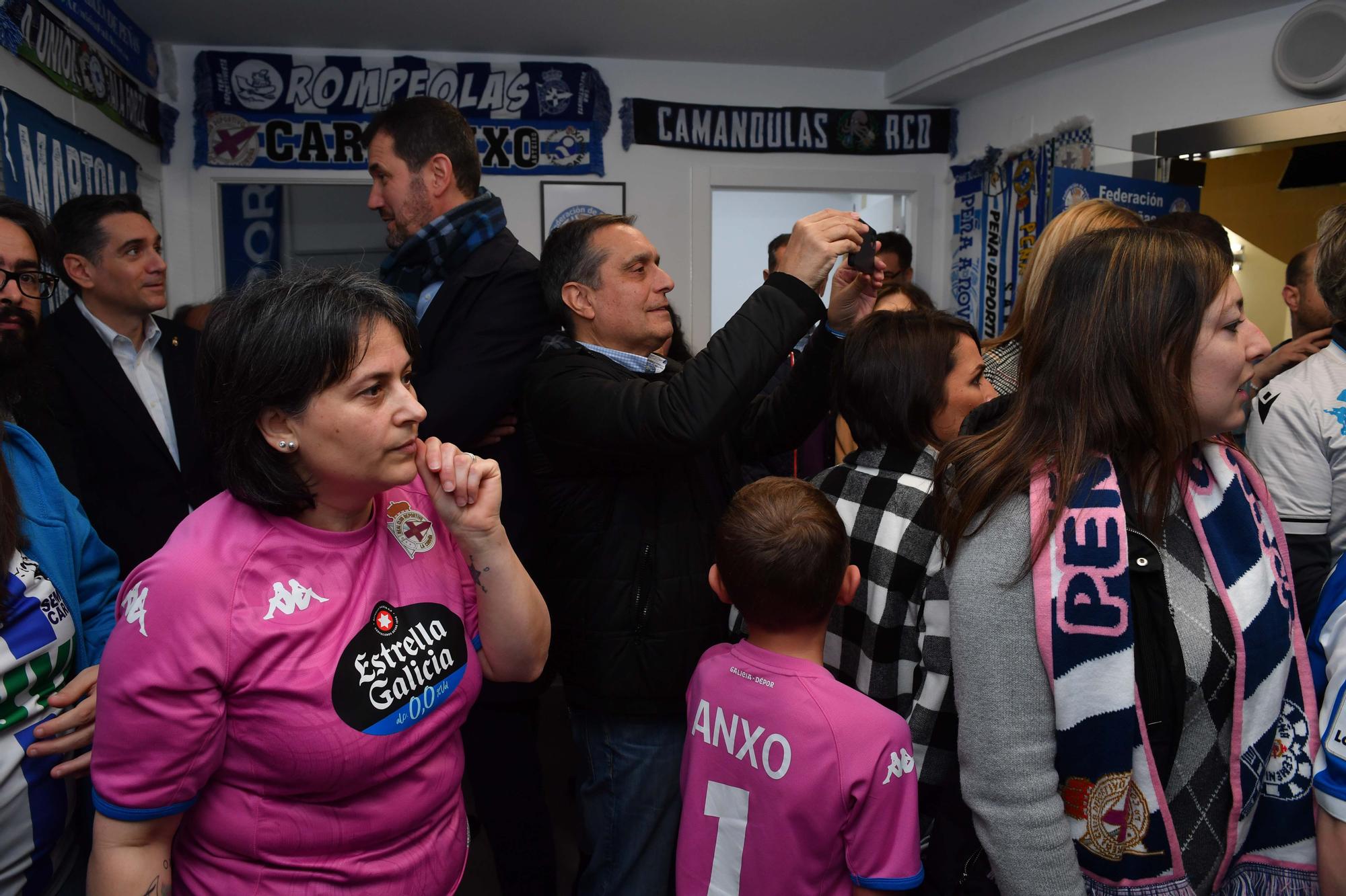 Inés Rey y Antonio Couceiro coinciden en la inauguración del nuevo de la Federación de Peñas Deportivistas en Riazor