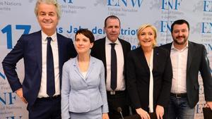 De izquierda a derecha, los líderes de la ultraderecha europea Wilders, Petry, Vilimsky, Le Pen y Salvani. 