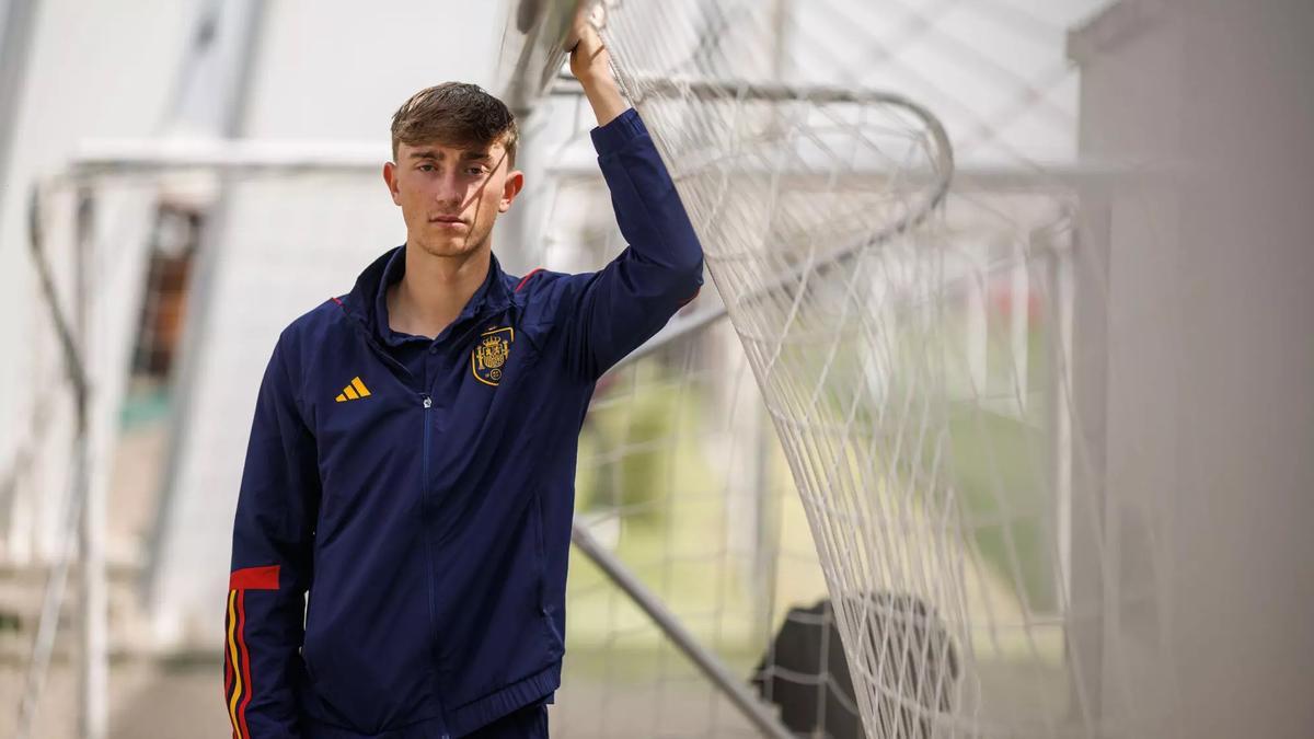 Dean Huijsen, central convocado por la selección española.