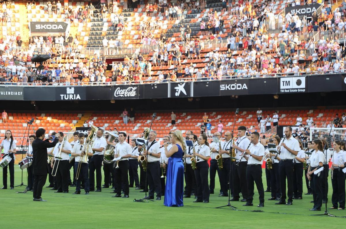 El Valencia CF presenta al equipo para la temporada 2026-2027 antes del Trofeu Taronja.