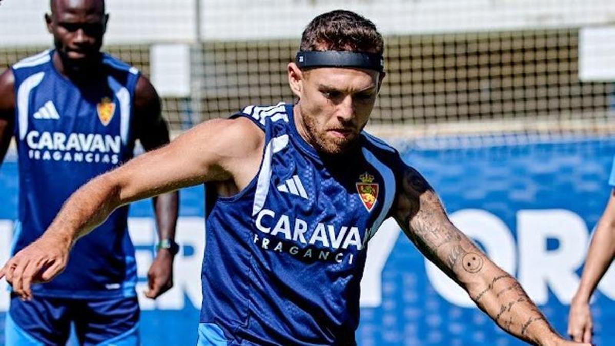 Diego González, con una protección en el entrenamiento de este lunes.