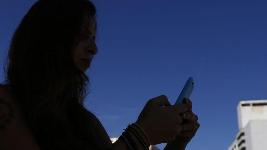 En España una de cada veinte personas es adicta al móvil