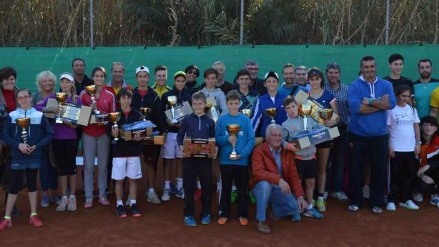 Promesas del tenis alicantino se citan en Sportclub