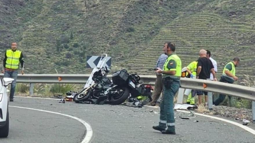 Dos heridos graves en un accidente frontal entre un coche y una moto en Mogán