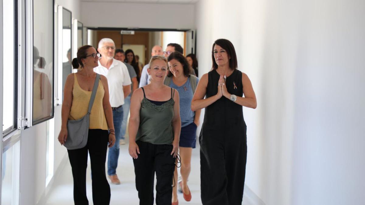 La vicepresidenta, Alejandra Ferrer, y la presidenta del Consell, Ana Juan, durante la visita.