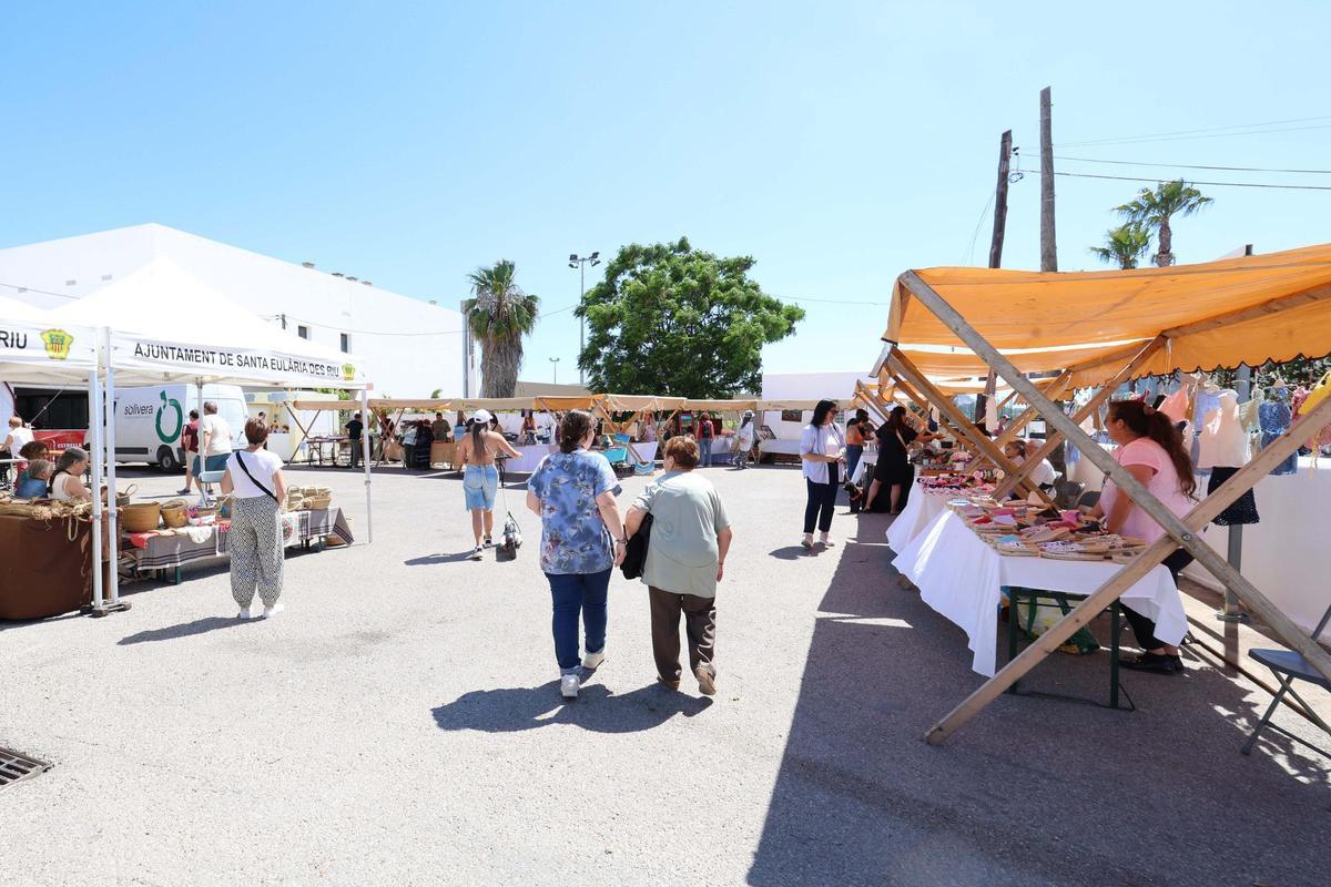 Fiestas Puig d'en Valls: coches antiguos, exposición de plantas y artesanía