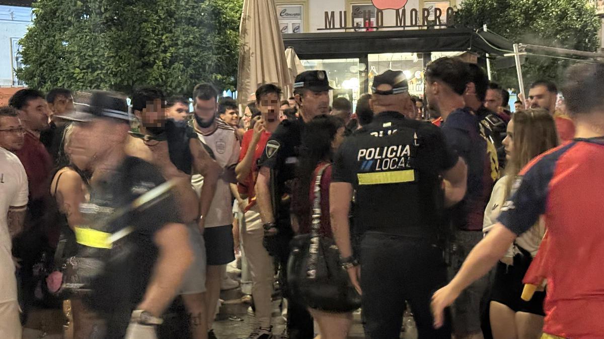 La Policía disuelve una pelea en Mérida durante la fiesta del Mundial de España
