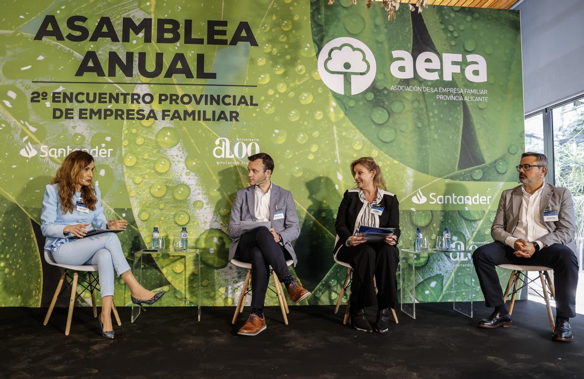 Los participantes en la mesa redonda del acto de Aefa.