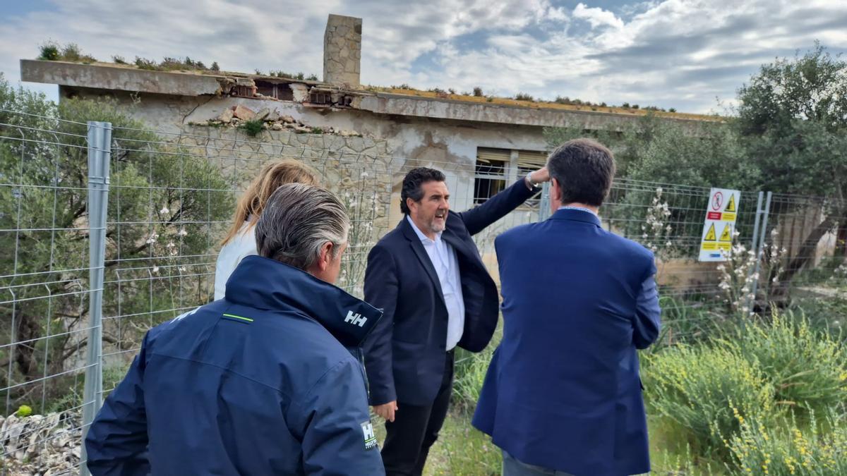 Un instante del recorrido institucional de este lunes por diferentes obras en Calvià