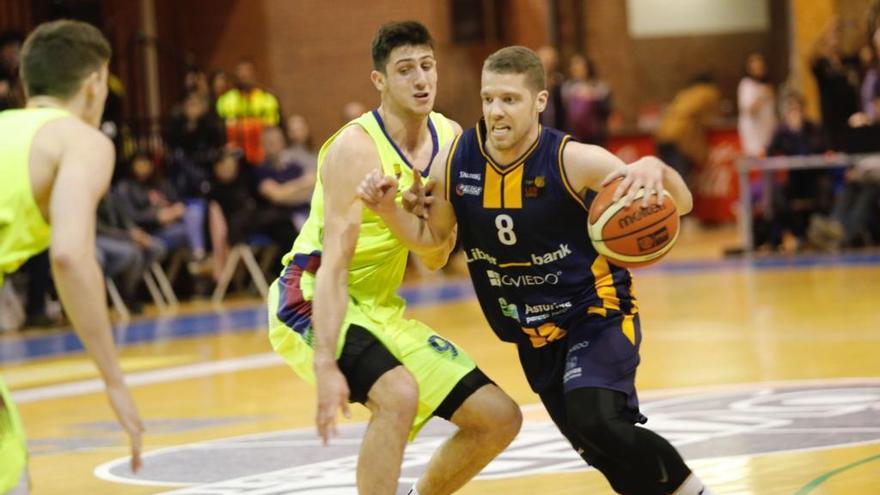 El Oviedo Baloncesto aplasta al Barcelona B y sigue en la lucha por la cabeza