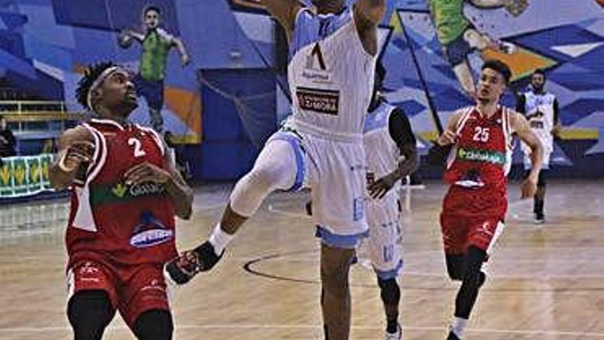 Robinson se dispone a anotar ante CB Villarrobledo.