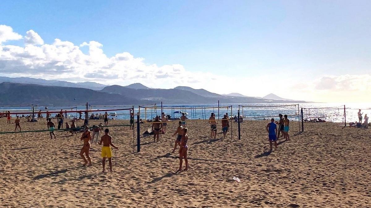 Imagen de la zona deportiva de la playa de Las Canteras.