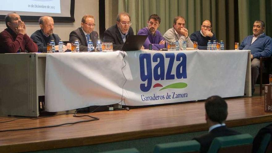 Representantes de la dirección de Gaza en la asamblea celebrada ayer.