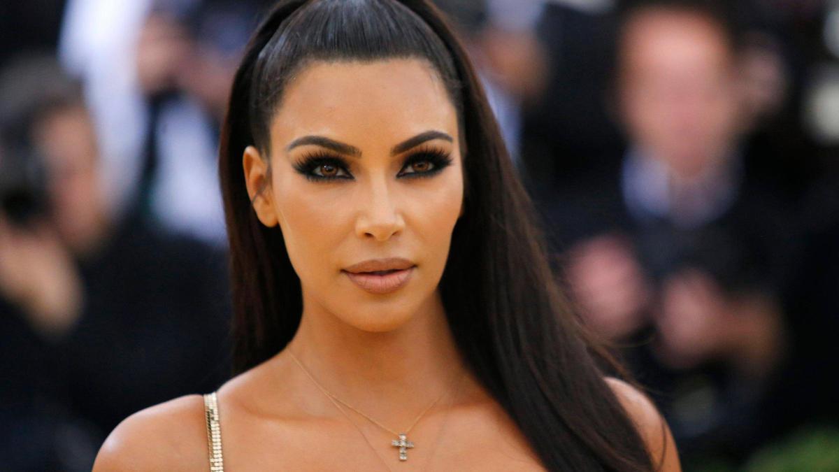 Kim Kardashian vuelve al rubio platino por Kanye West