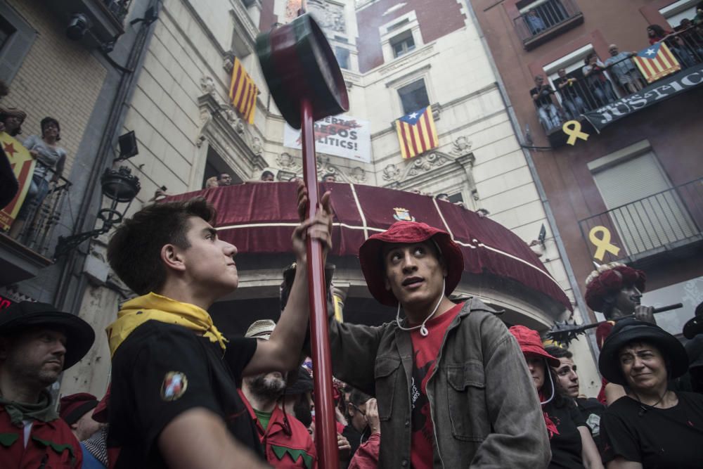 Berga estrena la Patum 2019 amb un passacarrers atapeït i calorós