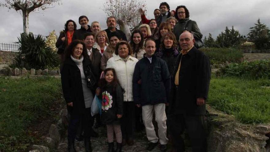 Grupo de zamoranos trasplantados en el año 2010 junto a sus familiares, el pasado sábado durante un encuentro en Fermoselle.