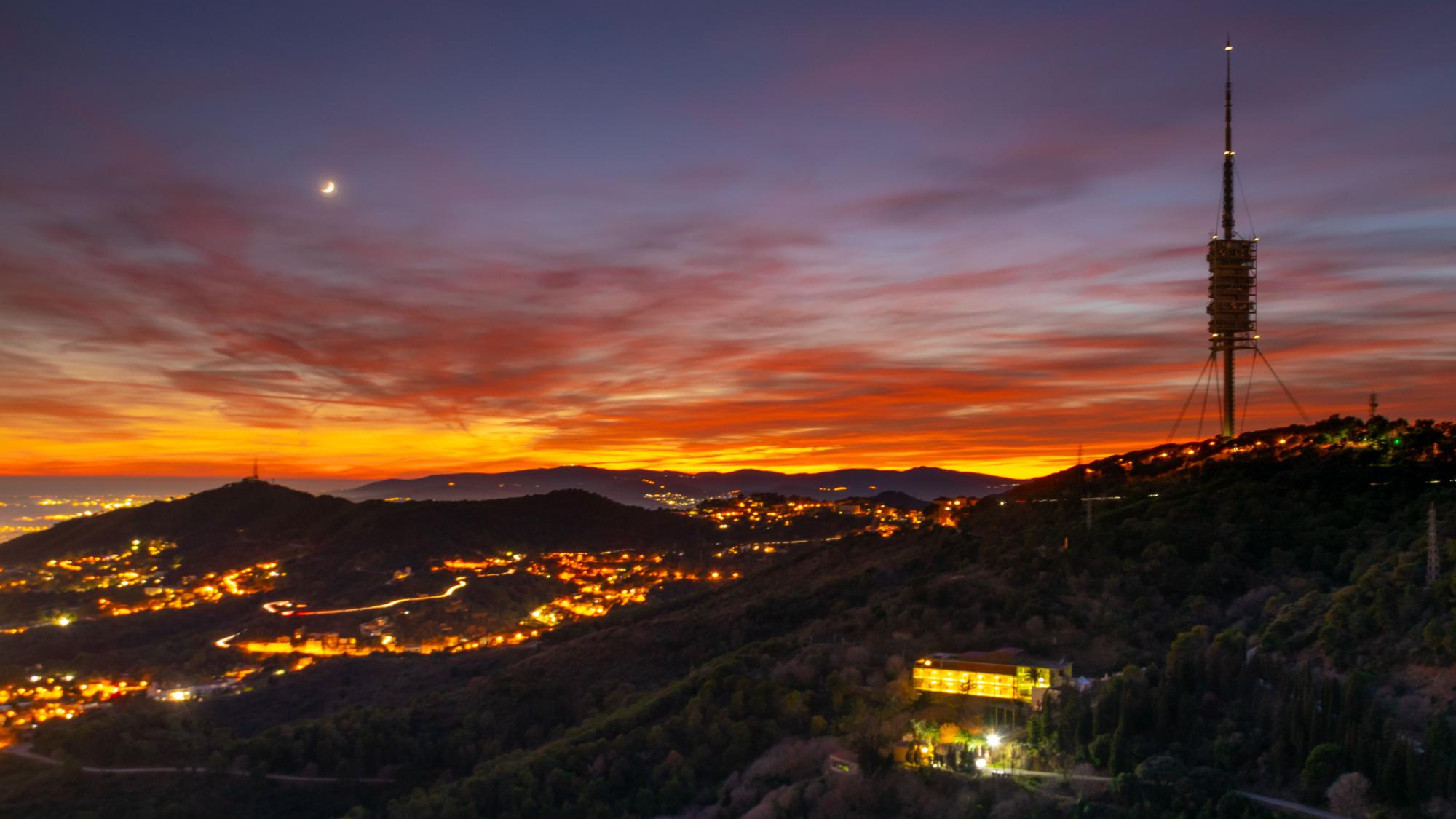 La torre de Collserola desde el observatorio Fabra