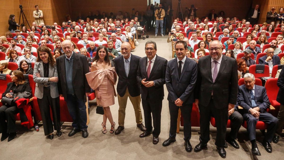 Inauguración de las jornadas de la edición del año pasado, con Espido Freire, Juan Eslava Galán y Arturo Pérez Reverte, entre otros invitados.