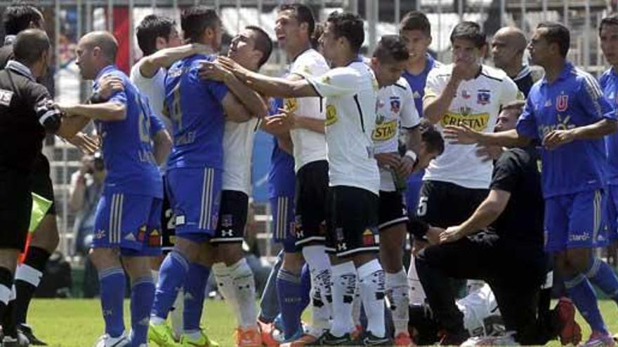 Los jugadores de Colo Colo y la Universidad de Chile