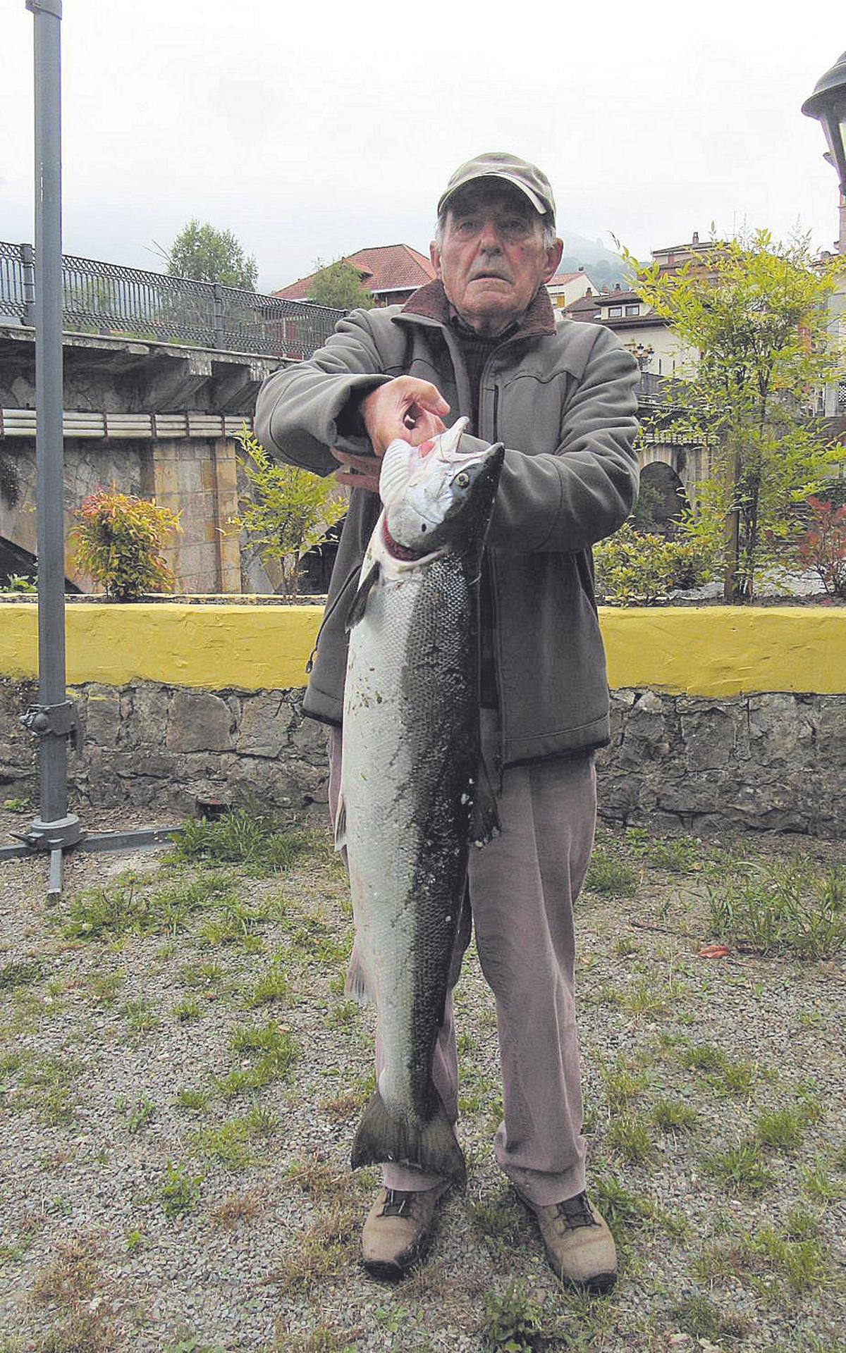 Fallece José Luis Somoano, "Paxa", abuelo de Álvaro Queipo y primer alcalde de la democracia en Cangas del Narcea